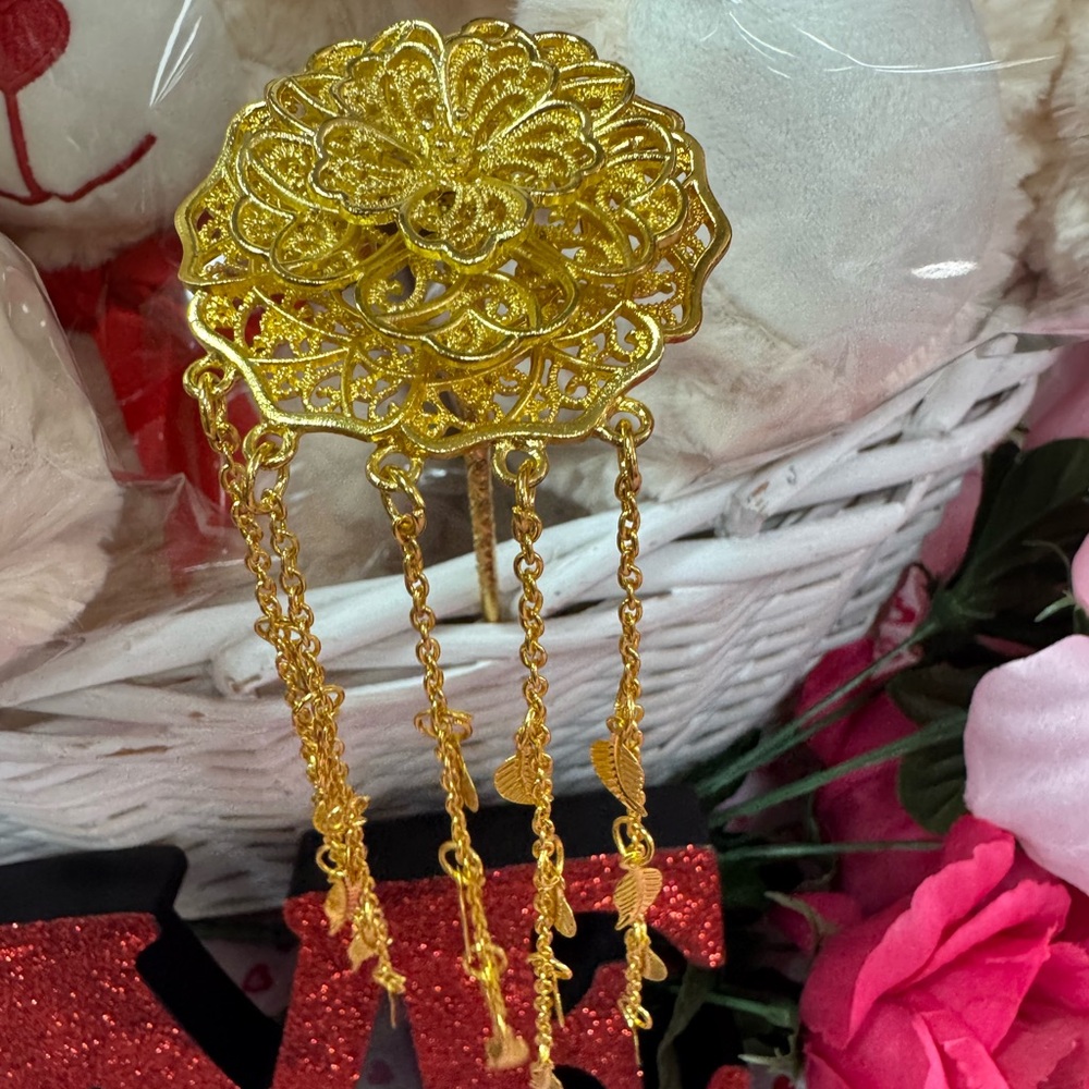 Elegant Gold Hair Accessory